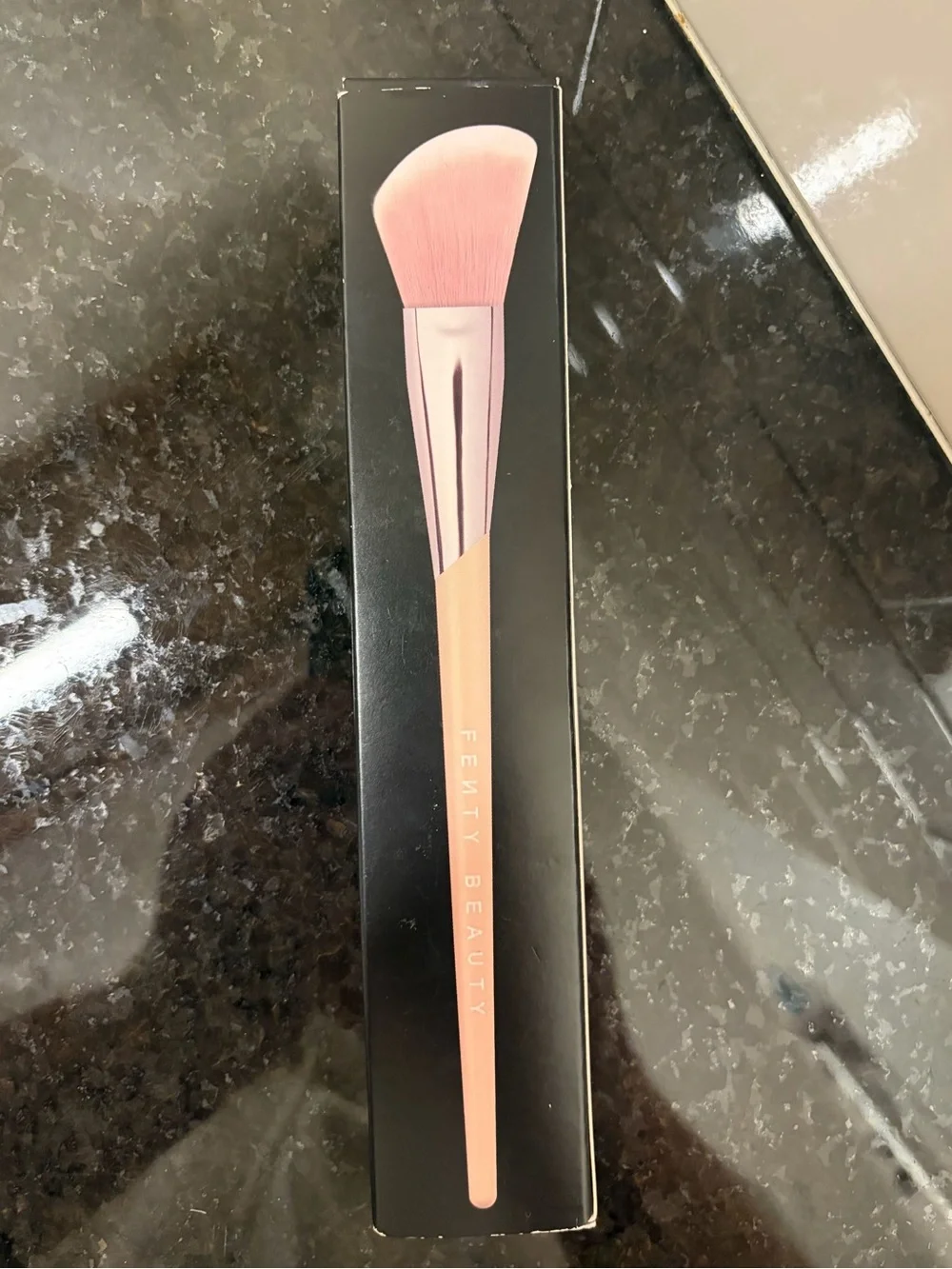Fenty Beauty - The Blush Brush 155 - New in Box